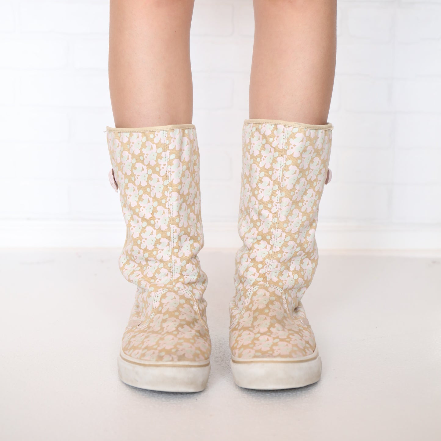 Vans Floral Pull On Boots Size 7.5