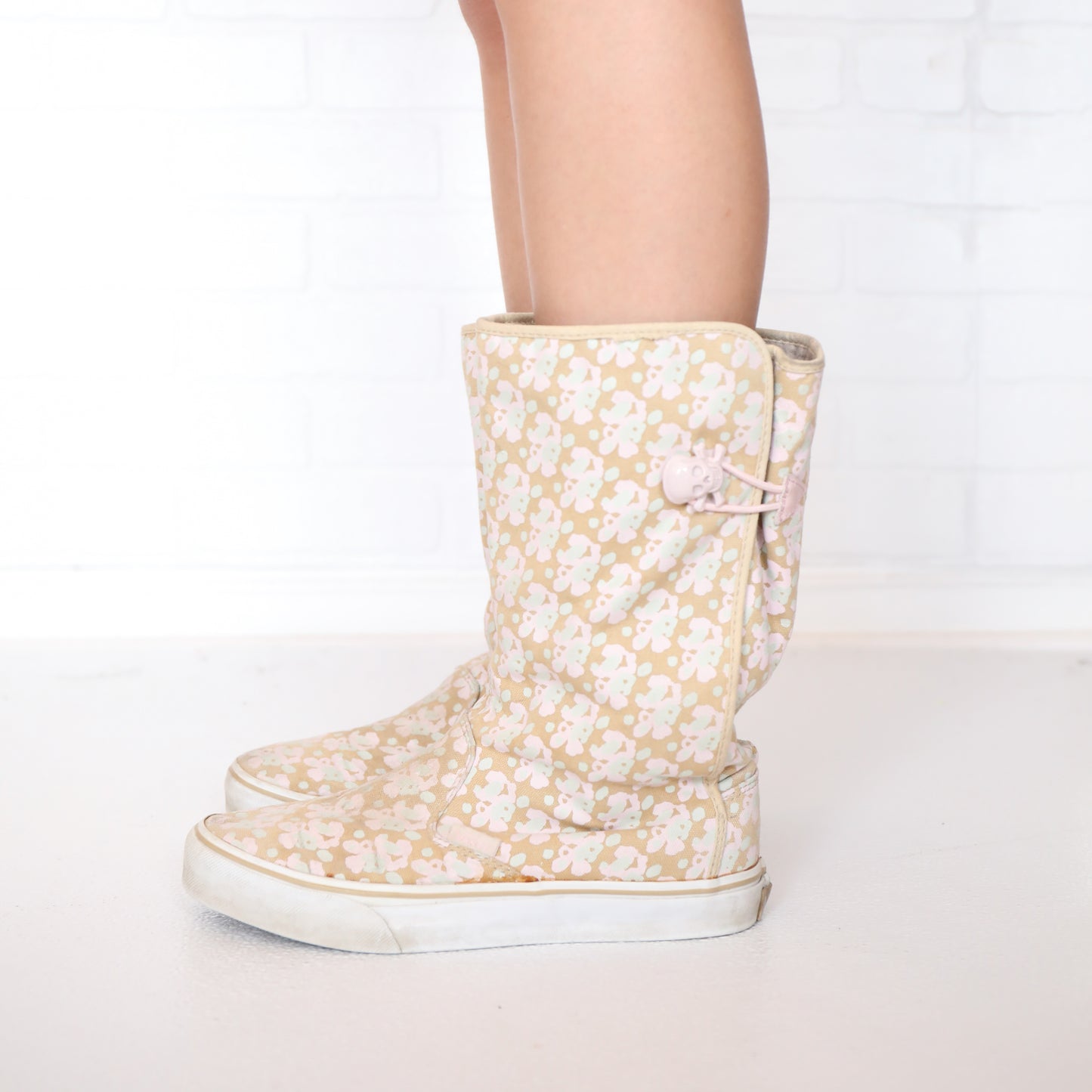 Vans Floral Pull On Boots Size 7.5